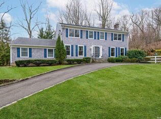 300 Highwood Cir, Oyster Bay Cove, NY 11771