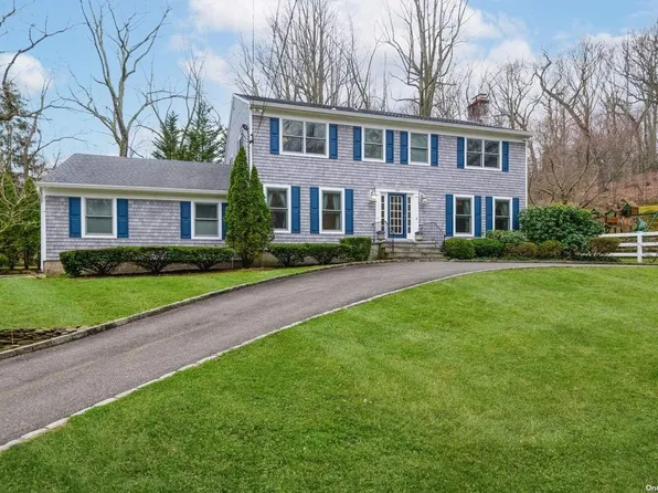 300 Highwood Circle, Oyster Bay Cove, NY 11771