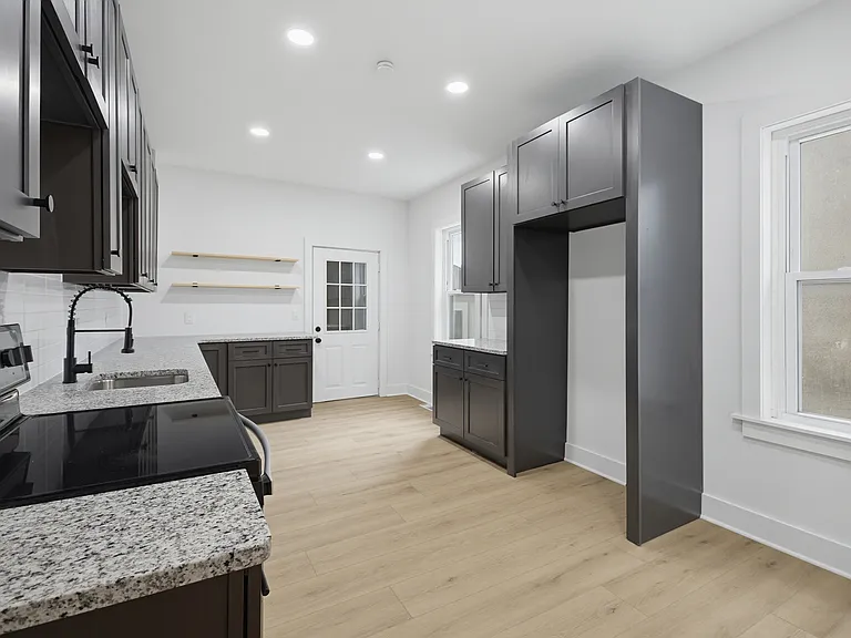 340 E Frederick St — Photo 15