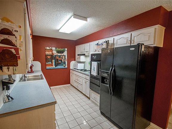 3rd image of 2300 Kingston Trce