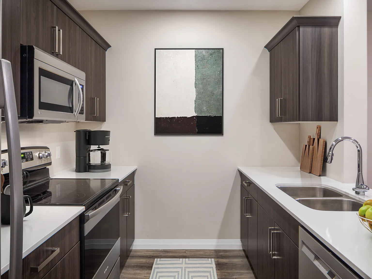 Twamley Manor Apartments — Photo 1
