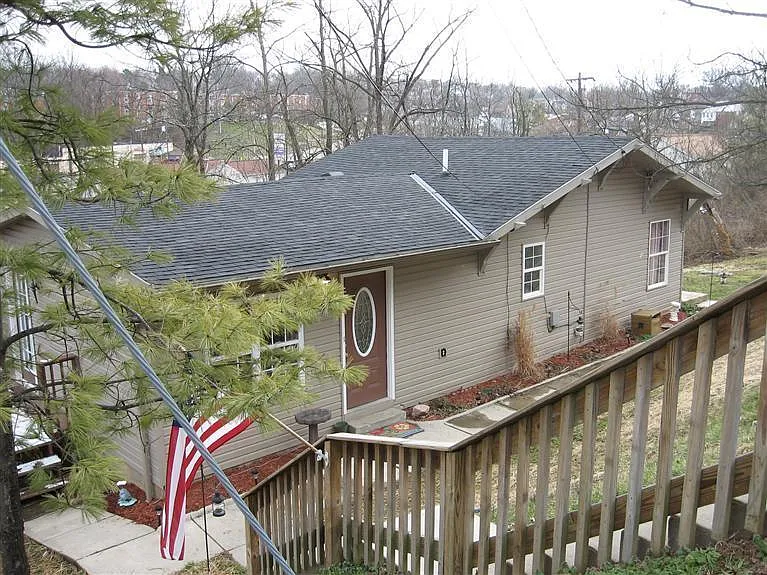 60-62 Kentucky Dr photo 1