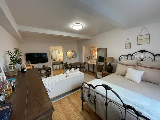 Rented by Buchbinder & Warren | media 14