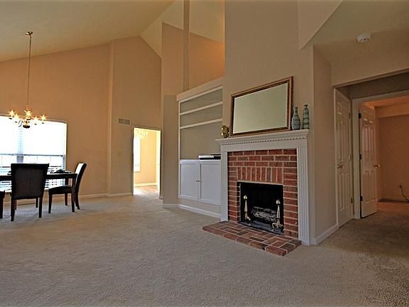2nd image of 2213 Valencia Dr