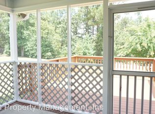 499 Northwoods Dr, Raeford, NC 28376