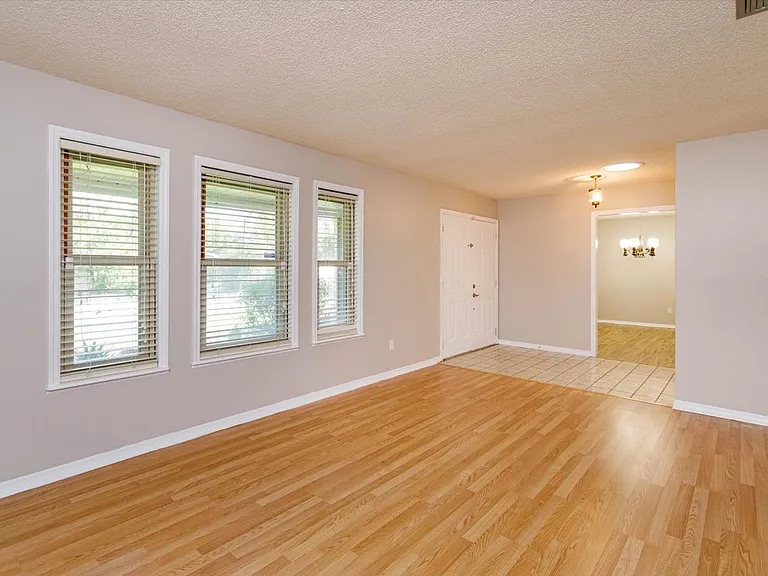 104 Rosemont Ct — Photo 8