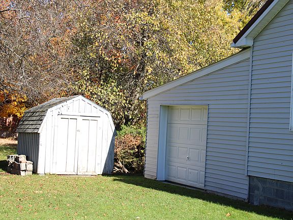 5th image of 801 Hemmingford Rd