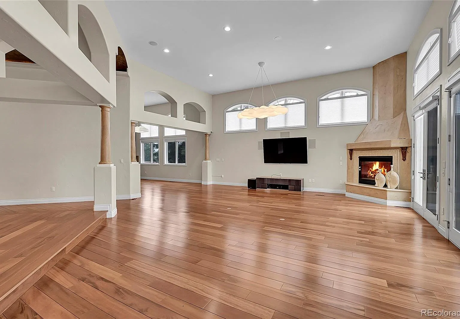 6 bed, 9.0 bath, 10216 sqft, $16,000 — Photo 4