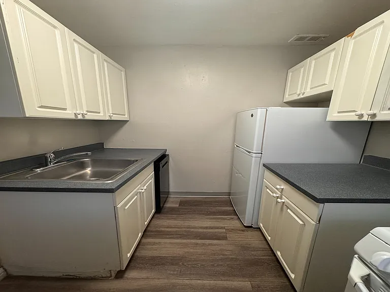 Campus Apartments — Photo 9