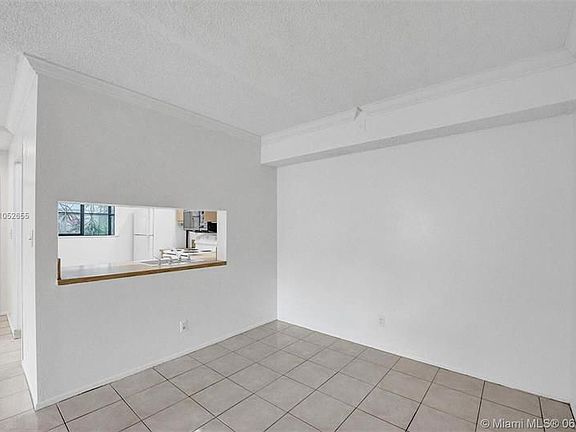 4th image of 403 Gardens Dr APT 101