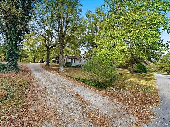3rd image of 119 Sunset Dr