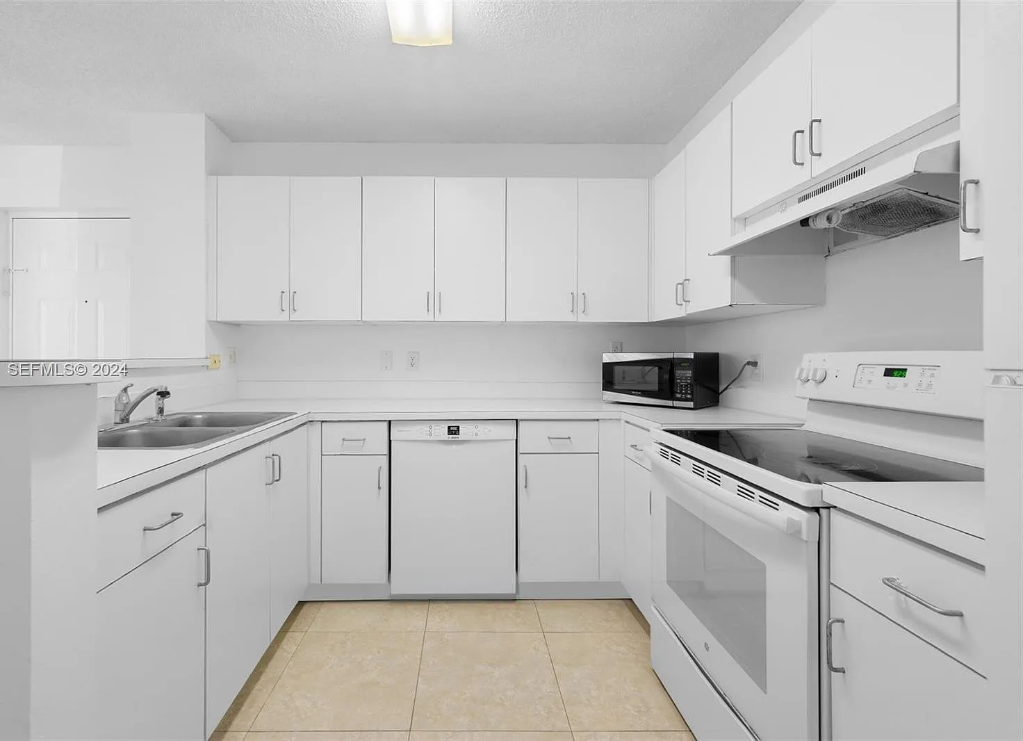 2 bed, 966 sqft, $2,200 — Photo 4