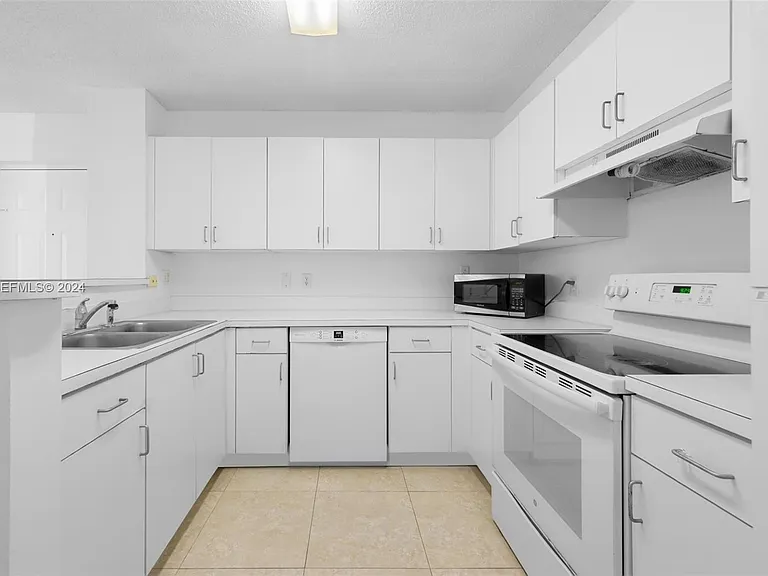 2173 Renaissance Blvd — Photo 4