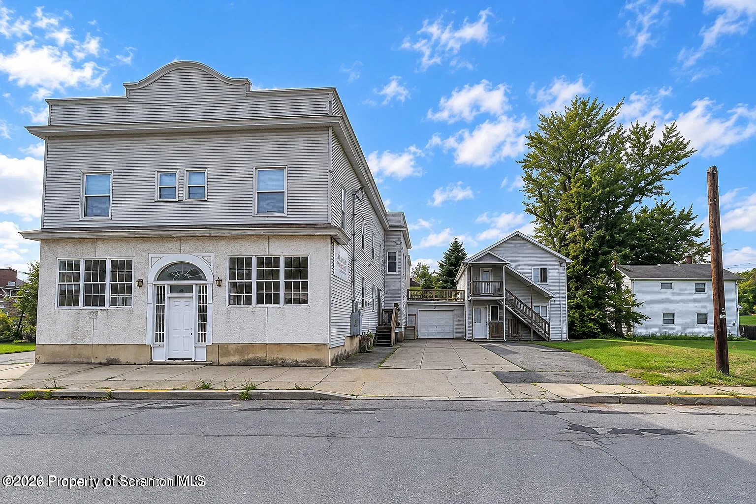 2 bed, 1.0 bath, 1000 sqft, $985 — Photo 1