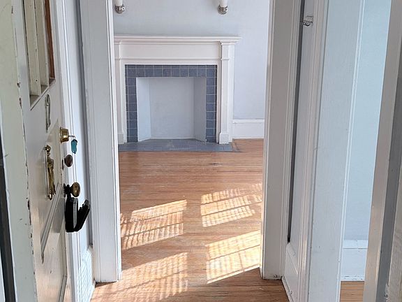 4th image of 2061 Forbes St #12