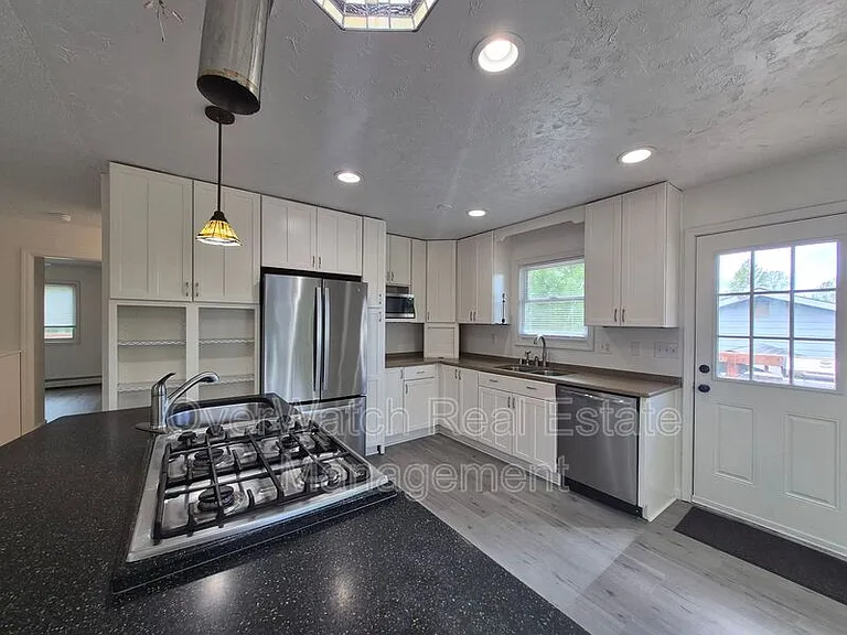 17024 Meadow Creek Dr — Photo 24