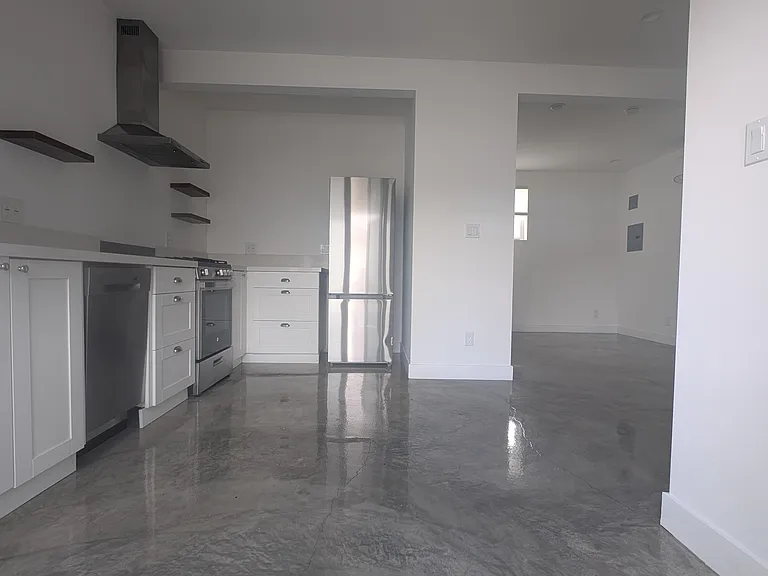 1731 Franklin St #4 — Photo 14