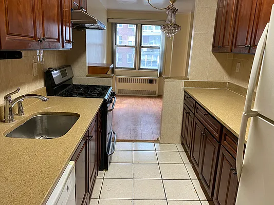 Sold by Winzone Realty Inc | media 3