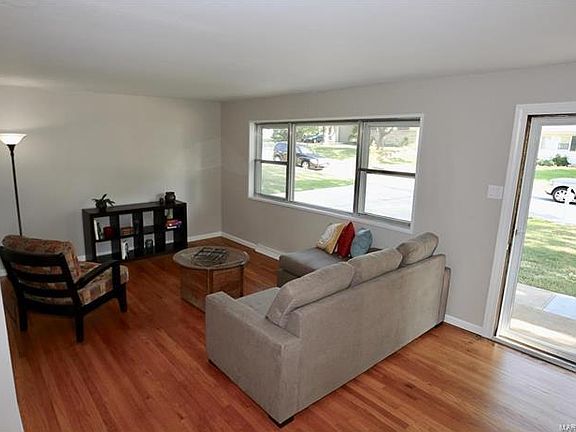 4th image of 330 Martigney Dr