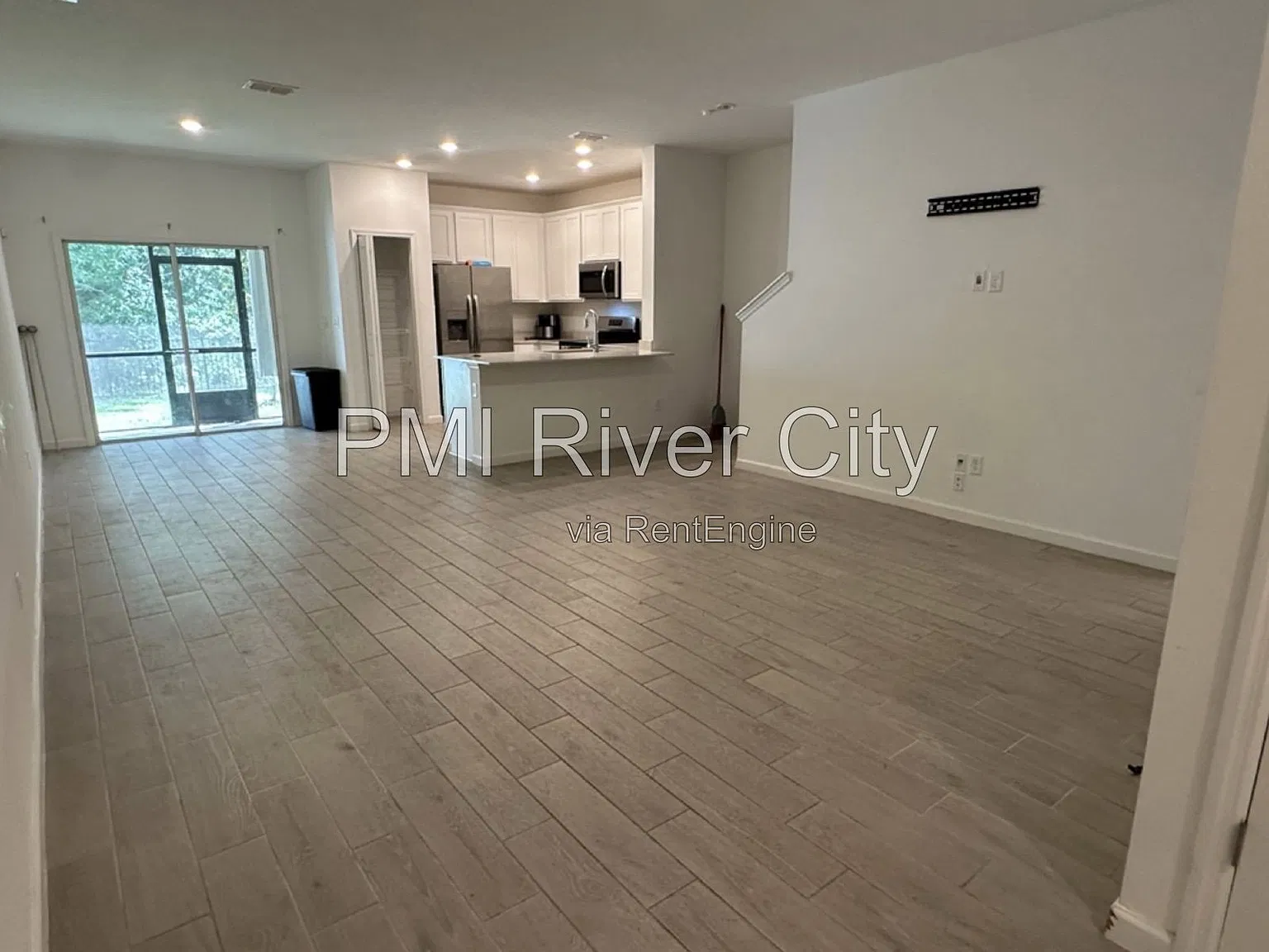 3 bed, 2.5 bath, 1740 sqft, $1,750 — Photo 3
