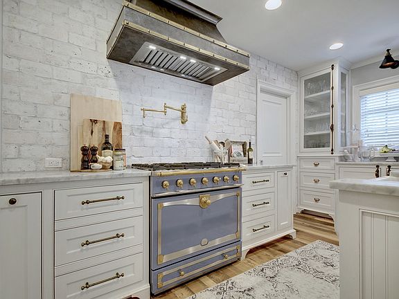 4th image of 2832 San Gabriel St