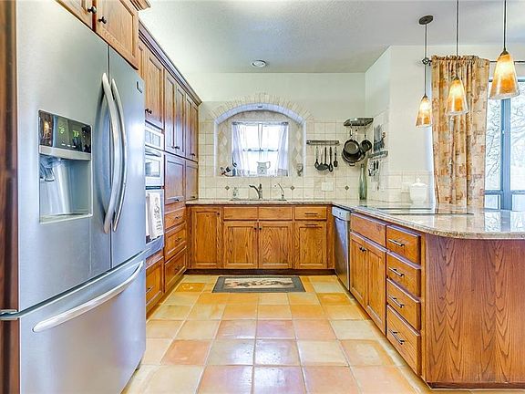 5th image of 7 Woodlands Ct