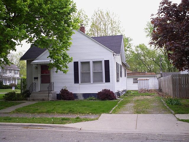 1st image of 1074 Lafayette St
