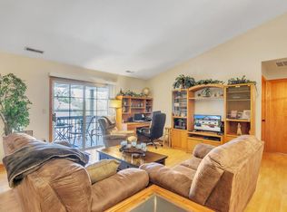 9332 W Loomis Rd UNIT 6, Franklin, WI 53132