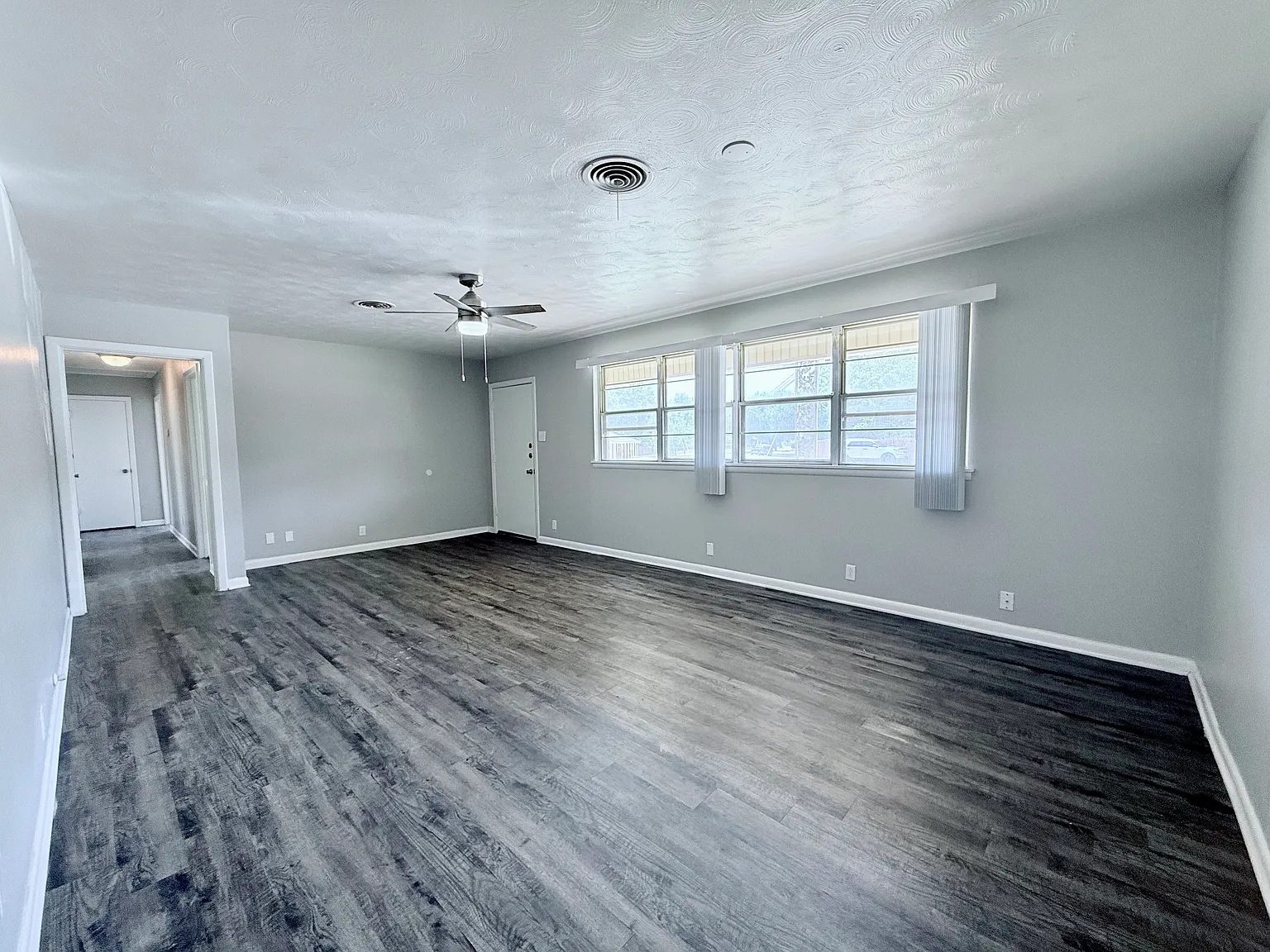 3 bed, 1.5 bath, 1640 sqft, $1,575 — Photo 3