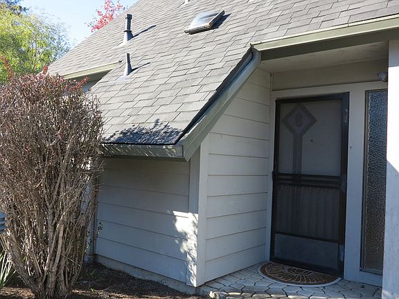 3rd image of 411 E Foothill Blvd APT 6