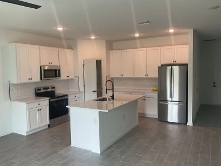 713-715 Homer Ave S — Photo 3