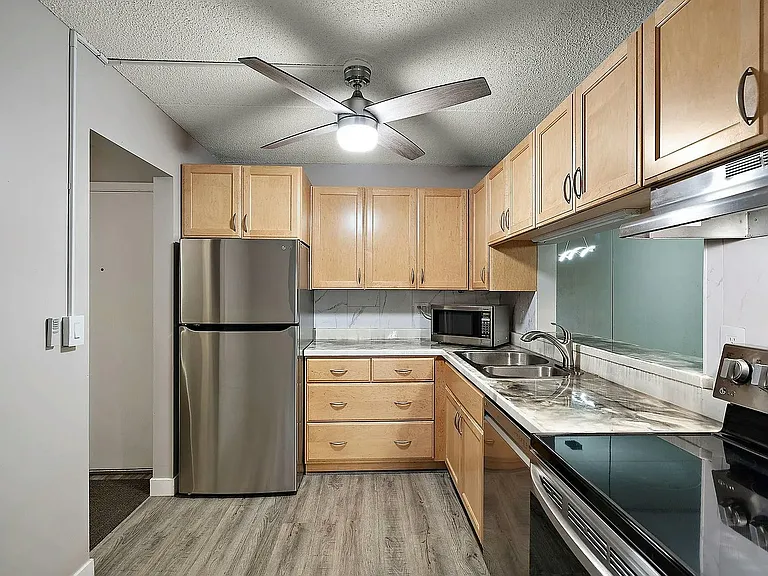 10411 Cedar Lake Rd #409 — Photo 1