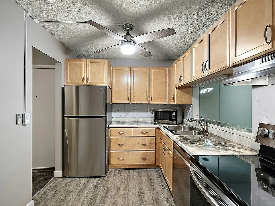 10411 Cedar Lake Rd #409