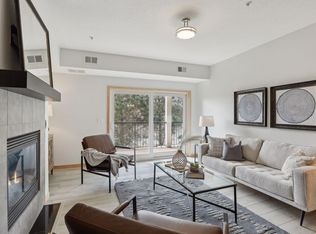 10806 S Shore Dr UNIT 103, Plymouth, MN 55441