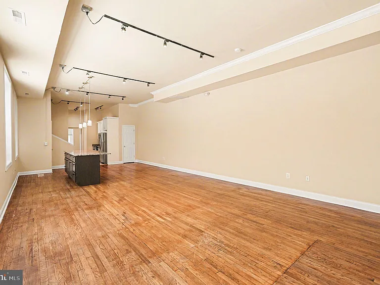 338 N Charles St — Photo 1