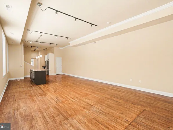 338 N Charles St, Baltimore, MD 21201