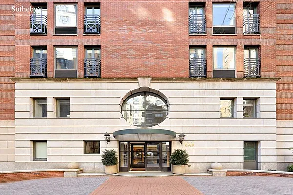 Sold by Sotheby's International Realty | media 10