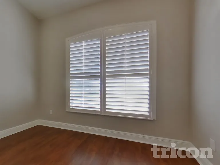 10902 Versailles Blvd — Photo 18