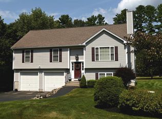 17 1/2 Beacon St, Derry, NH 03038