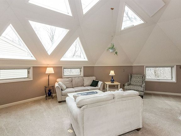 3rd image of 2317 Deer Run NE