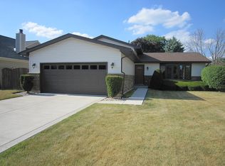 4816 Crest Ct, Waukegan, IL 60087