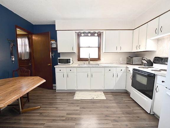 5th image of 109 E 29th St