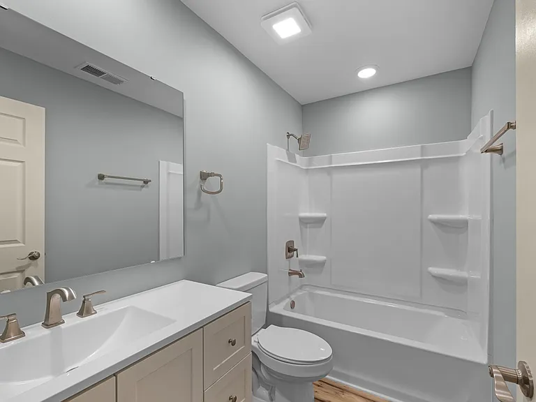 218 W King St — Photo 13