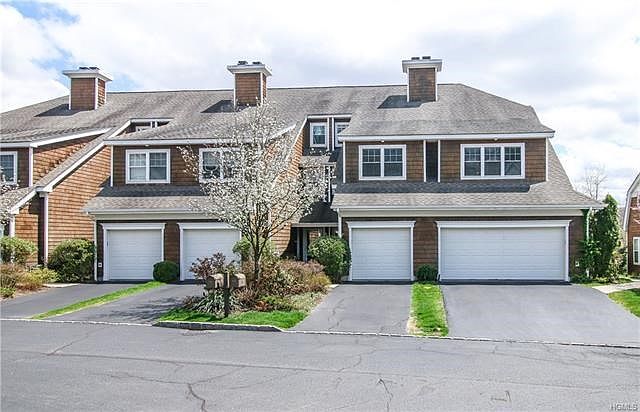 Move right into this Wyldwood Townhouse