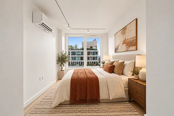 Bedroom, photo 1