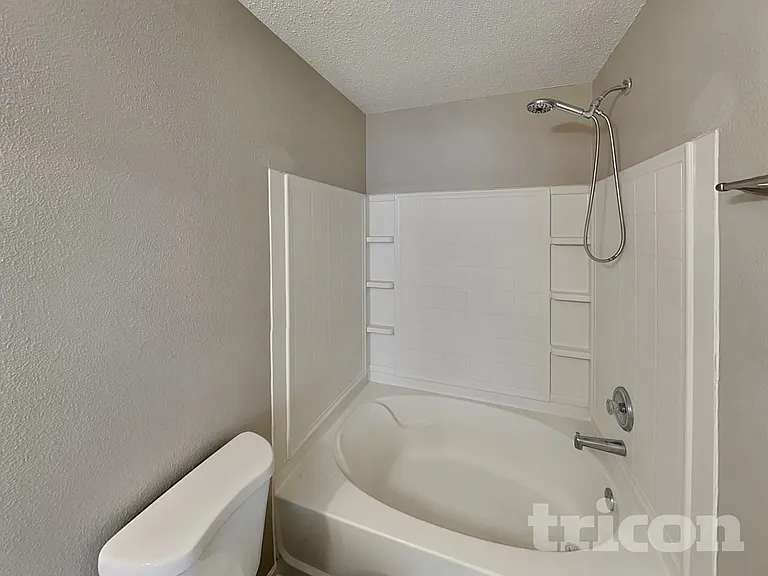 2875 Ludwig Dr — Photo 10