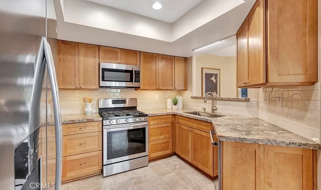 2 bed, 1113 sqft, $3,600 — Photo 3