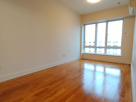 3rd image of 880 Dekalb Ave #504