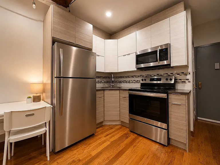 388 E 23rd St #2A — Photo 3