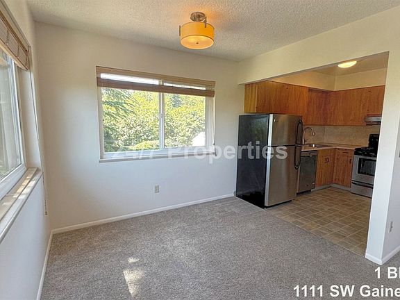 4th image of 1111 SW Gaines St APT 6